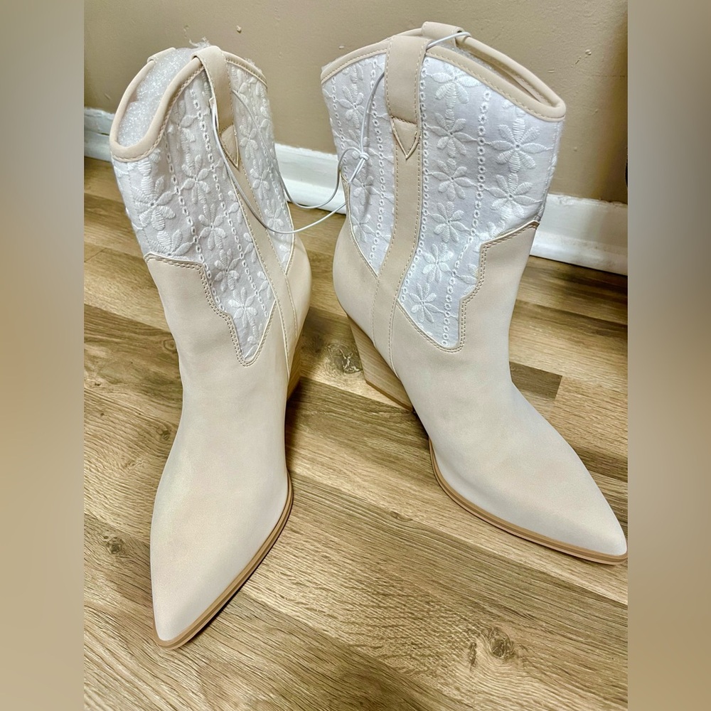 ARULA Wide Width Taupe-Ivory Booties                            SIZE 10W   *NWT* - Picture 4 of 14